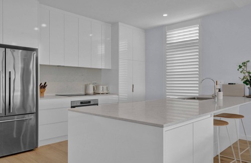 The Entrance North Apartment | Time and Tides - Beachfront, Stunning Ocean Views.