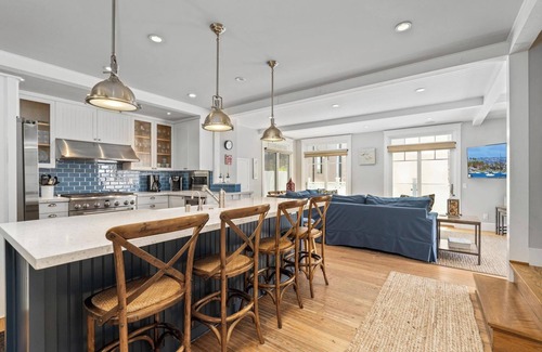 Carlsbad Village House | Timeless Carlsbad retreat with 2 bedrooms, AC and ocean view patio