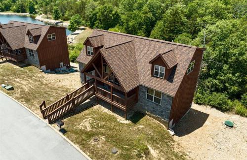 Reeds Spring Cabin | Timeless Memories Lodge Cabin