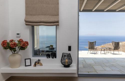 Exomvourgo Villa | Tinian Sunset Suite