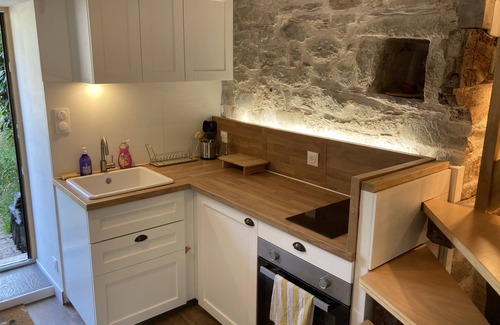 Neant-sur-Yvel House | Tiny Gîte Rénové en Lisière de Brocéliande