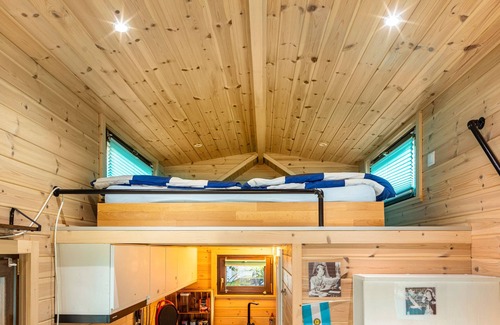 Kloster Lehnin House | Tiny Home 'Evita' with Private Garden, Wi-Fi and Air Conditioning