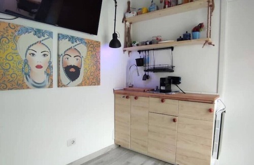 Leni Apartment | Tiny House "Bonsaus," Rinella's black beach