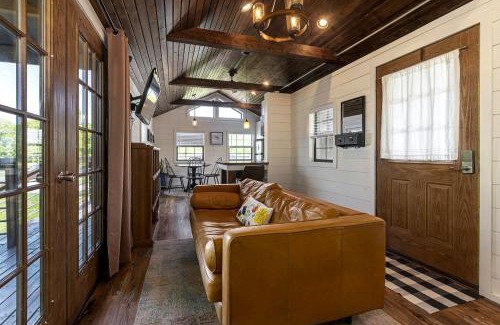 Marion House | Tiny House Cabin in Marion, IL