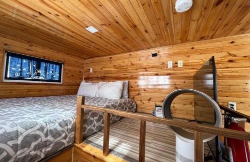 Valley Center House | Tiny House - mountain views close to everything