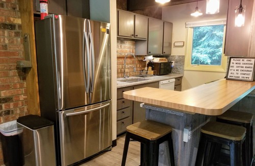 Stowe Area House | TIPS UP TOWNHOME-4BD 2.5BA-IDEAL STOWE LOCATION-5MI TO MOUNTAIN-3MI TO DOWNTOWN
