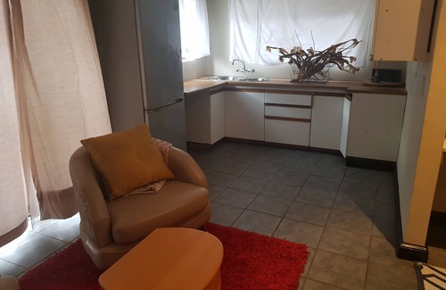 Greater Johannesburg Metropolitan Area Cottage | To closed to the sandton craft market and Nelson Mandela square, your memory