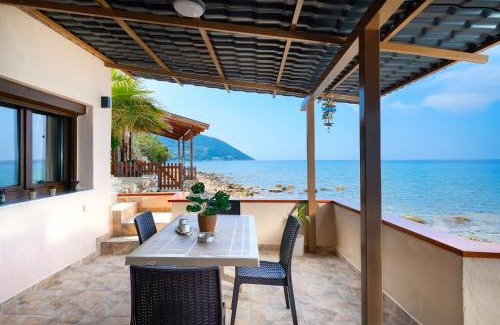 Megalos Prinos House | To Kyma - Seafront House