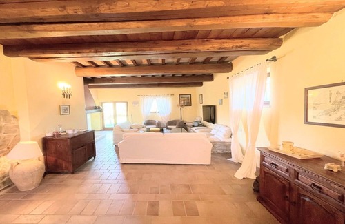 Todi Villa | TODI BY THE POOL/SLEEPS 10/EXCLUSIVE POOL/WALK TO TODI 4 KMS/RESTAURANT 0.5 KMS