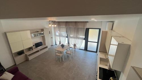 Saronno Apartment | Tolstoi 13