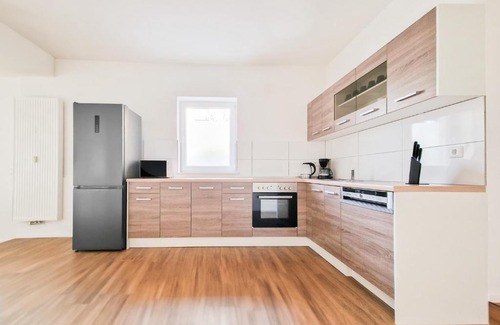 Krefeld Apartment | Tolstov Apartments - 1 Room Apartment - Balcony - 25 Min to Messe DUS