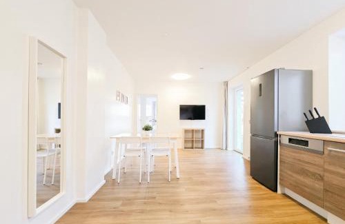 Krefeld Apartment | Tolstov Apartments - 1 Room Apartment - Balcony - 25 Min to Messe DUS