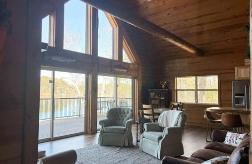 Tomahawk House | Tomahawk Cabin - Full stocked lake house