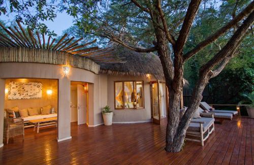 Simonga Cabin | Tongabezi