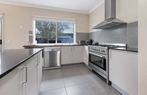 Paynesville House | Toonalook Retreat - A comfortable and spacious 3 bedroom, pet-friendly home