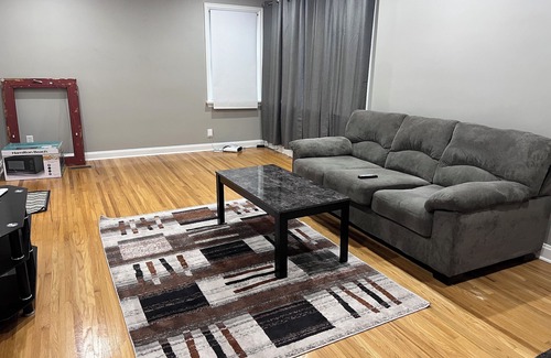 Belleville House | Top Floor Bungalow Close to Downtown