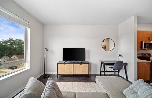 Traverse City Condo | Top floor condo, King bed, great location!