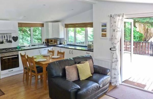Windermere Cottage | TOP LODGE, 4 SKIPTORY HOWE, pet friendly in Troutbeck Bridge