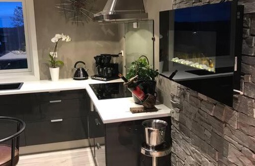 Larvik Apartment | Topp moderne suite.
