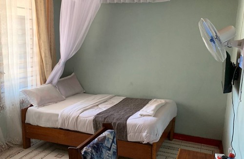 Kisumu Hotel | Torchys Lounge