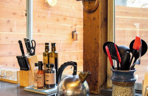 Topanga Cabin | Tour Topanga State Park from a Cozy Mountain Home