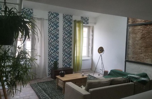 Tournus Apartment | Tournus Castrum Romain- Loft 90m2 - 3 Étoiles - petit Box Vélo - 5mn Autoroute