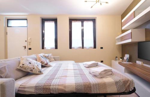 Paratico Apartment | Tower & Lake Holiday