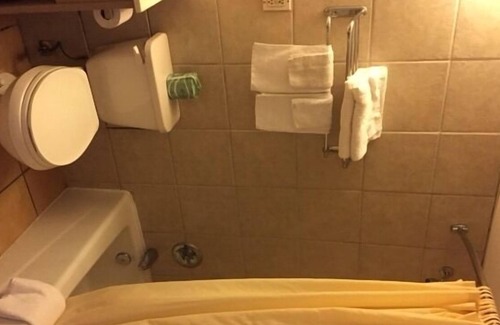 Elmwood Area Hotel | Tower Motel