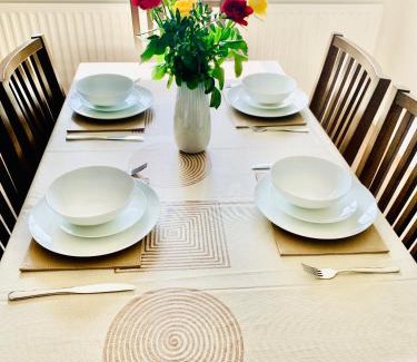 Stratford-upon-Avon Apartment | Town Centre, top floor 2 bed apartment with parking
