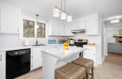 Sandwich House | Town Neck Hideaway: Walk to Beach & Village