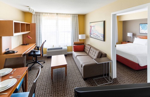 Hawthorne Hotel | TownePlace Suites Los Angeles LAX/Manhattan Beach