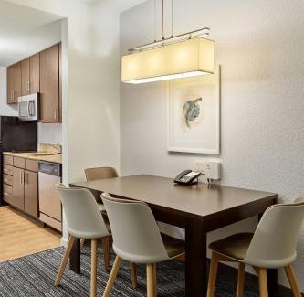 Florida Central Atlantic Coast Hotel | TownePlace Suites Orlando at FLAMINGO CROSSINGS® Town Center/Western Entrance