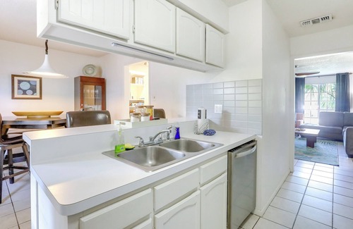 Galveston Apartment | Townhome Near Beach in Galveston: Furnished Patio!