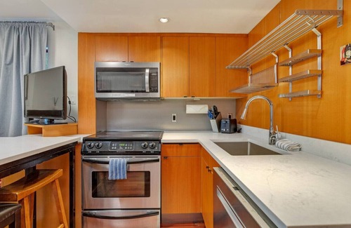 Whistler Creekside Condo | Townhome+parking walk 6 Minutes to Gondola & Shops