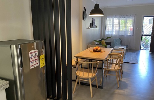 Balibago House | Townhouse/Apartment in Angeles city near Clark with AC, Wifi, and Netflix.