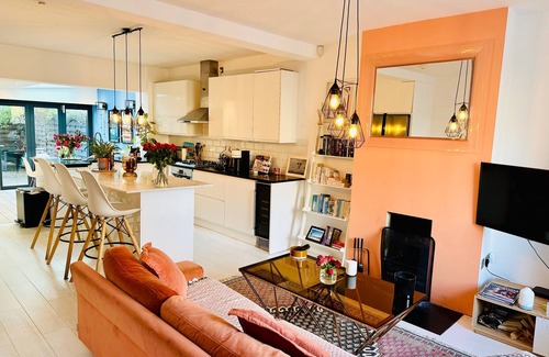 Queen's Park House | TownHouse by Notting Hill - Sleeps5/PetsOk/Tv/Wifi
