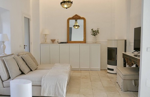 Arta House | Townhouse centrally located in ARTÀ with design flair! Patio Terrace Heating WLAN Marble