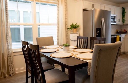 Jeffersonville House | Townhouse mins to UofL & Churchill Downs/hot tub