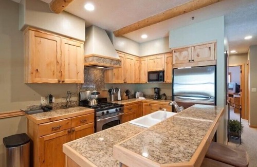 Deer Valley House | Townhouse Sleeps 6, Fabulous! Walk to Main Street