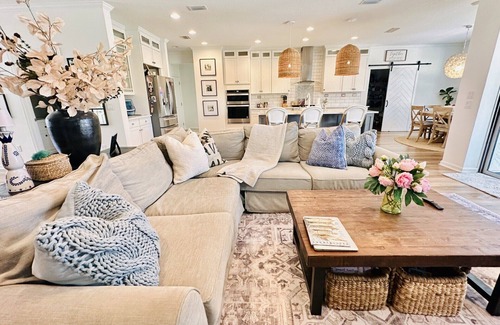 Palm Valley House | TPC Luxury Retreat-1 mile from TPC entrance