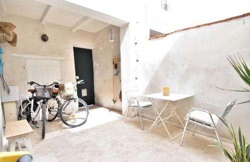 Ars-en-Re Villa | Très bel appartement situé en plein cœur du village