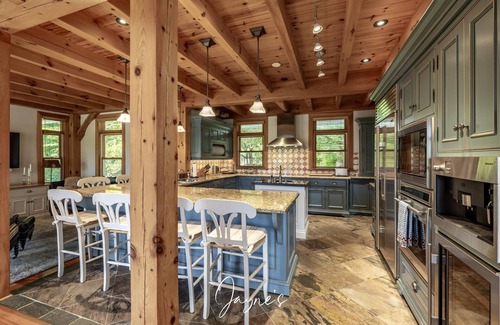 Seguin Cottage | Traditional 7 bed 7 bath cottage on Lake Joseph + Boathouse