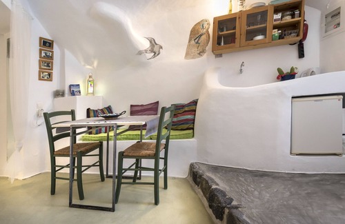 Emporio Apartment | Traditional Farmers Secret Cave #2 Santorini