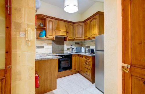 Senglea House | Traditional Maltese Townhouse with Roof Terrace