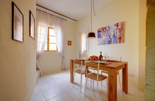 Senglea House | Traditional Maltese Townhouse with Roof Terrace