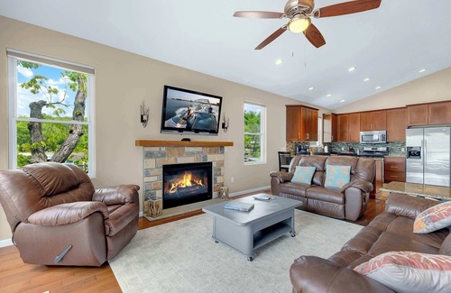 Sunrise Beach House | Trails End Hideaway – Waterfront