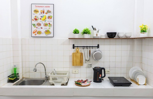 Hoan Kiem House | Train Street View- Hanoi Old Quarter- Tranquil Nest with King-sized bed