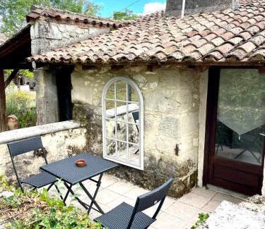 Eymet House | Tranquil 1 Bed Gite Walking Distance to Eymet