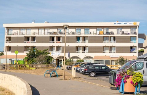 Saint-Pierre-la-Mer Apartment | Tranquil Beachfront Unit: Comfort, Full Kitchen, Near Saint Pierre La Mer Beach