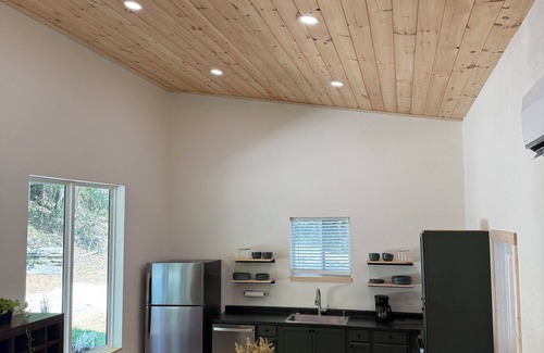 Jasper Cabin | Tranquil cabin with AC in charming Jasper